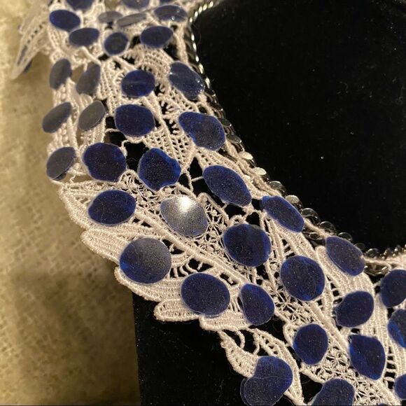Unique fabric and metal collared choker cottage - Picture 5 of 8